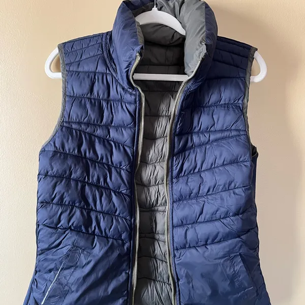 Quilted Reversible Vest in Olive green and Blue - Image 8