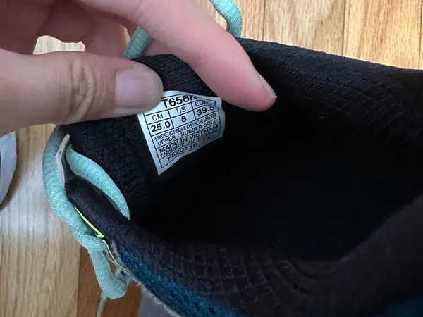 ASICS Women's size 8 in black and teal - Image 4