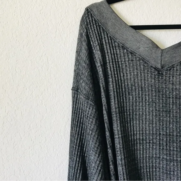 We The Free Free People South‎ Side V Neck gray Thermal Top size M - Image 4