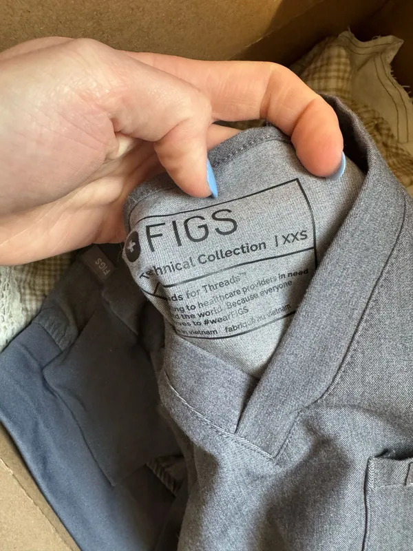 FIGS Scrub Top & Jogger Pants Set - Image 3