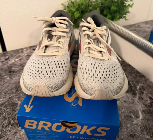 Brooks - Image 5