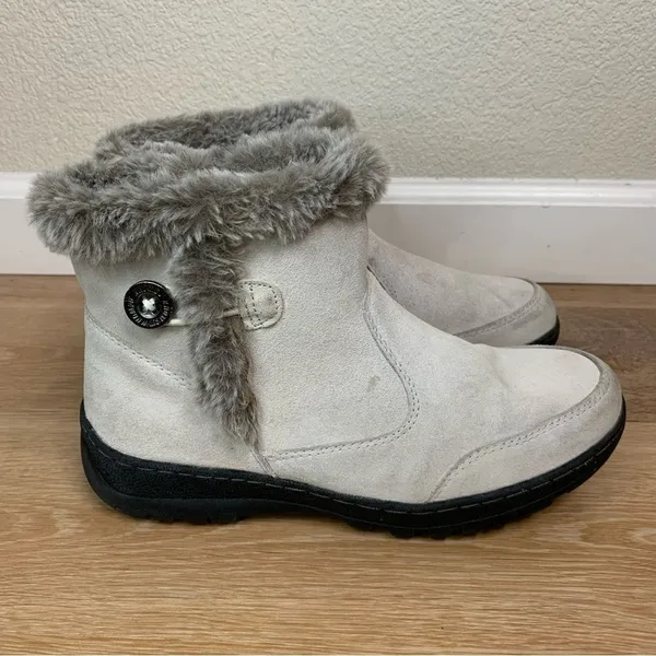 Khombu Iris Plush Faux Fur Gray Suede Winter Ankle Boots, Size 8 - Image 4