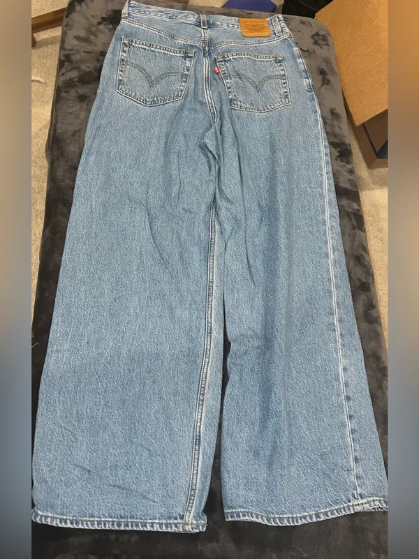 Levi’s High Loose Jean Size 28 - Image 13