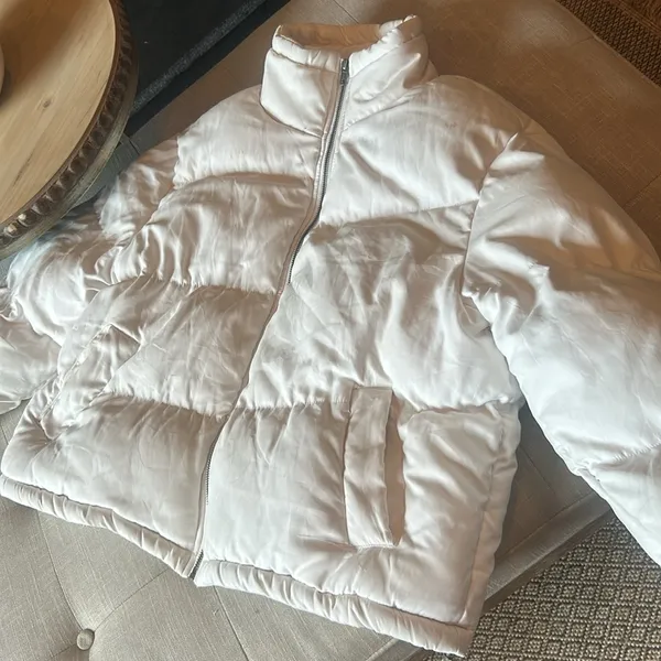 Native Youth White Cropped Puffer Jacket Size Large - Image 4