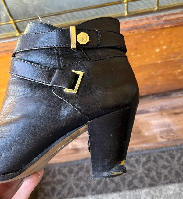 Louise et Cie Black Leather Heeled Booties with Gold Accents - Size 8 - Image 5
