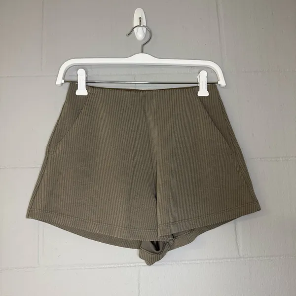 Lululemon Ribbed Softstreme High-Rise Short 2" in Nomad Women’s Size 4 Shorts - Image 4
