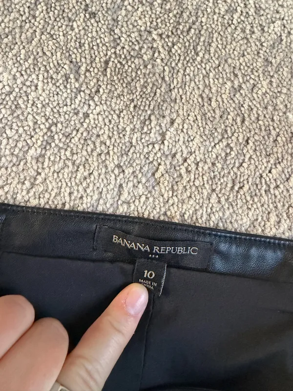 Banana Republic Black Faux Leather Corset Top – Size 10 - Image 4