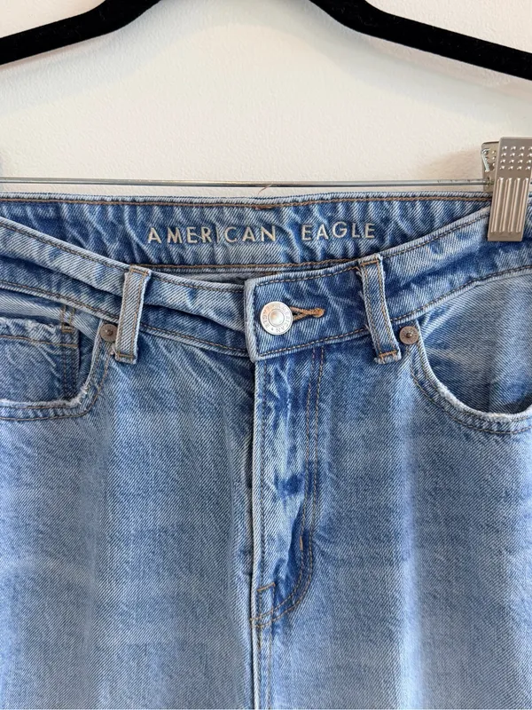 American Eagle Outfitters Women’s Mom Jeans Light Blue Straight Leg Jeans 4 Long - Image 5