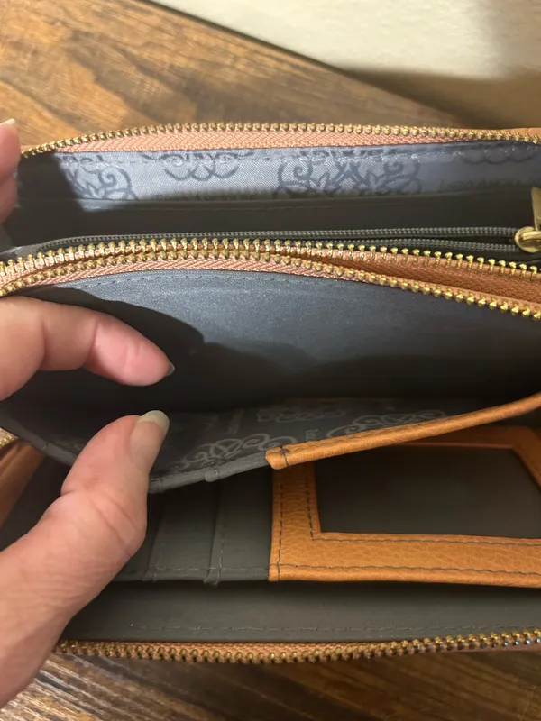 Enzo Angiolini zip around wallet - Image 5