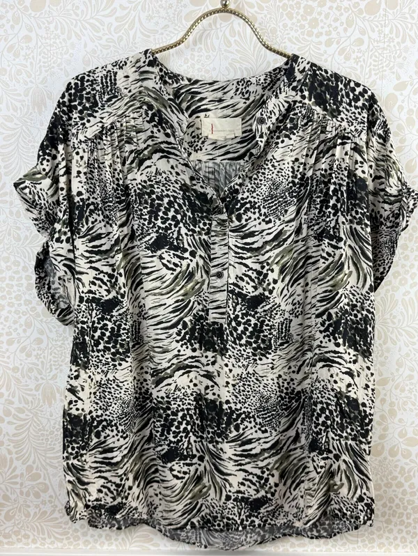 Anthropologie Cream and Green Zebra-Print Spit Neckline Blouse - Size - Large - Image 7