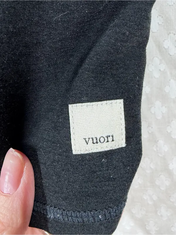 Vuori Black Square Neck Cropped Tank Top - Image 3