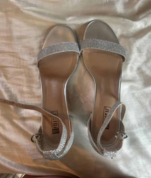 Silver Heels Size 8.5 - Image 3