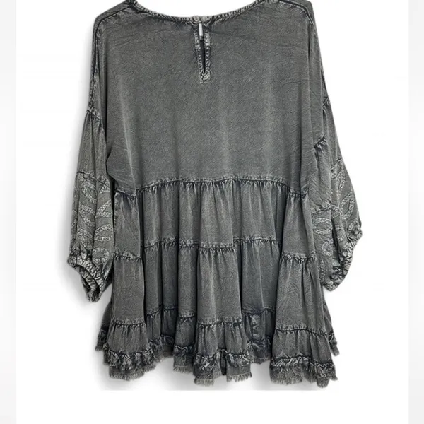L'affaire ruffled gray boho rayon grunge tiered distressed top ...
Gray Size M Size M - Image 2