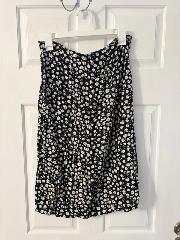 Divided Floral Print A-Line Skirt - Black & White - Image 5