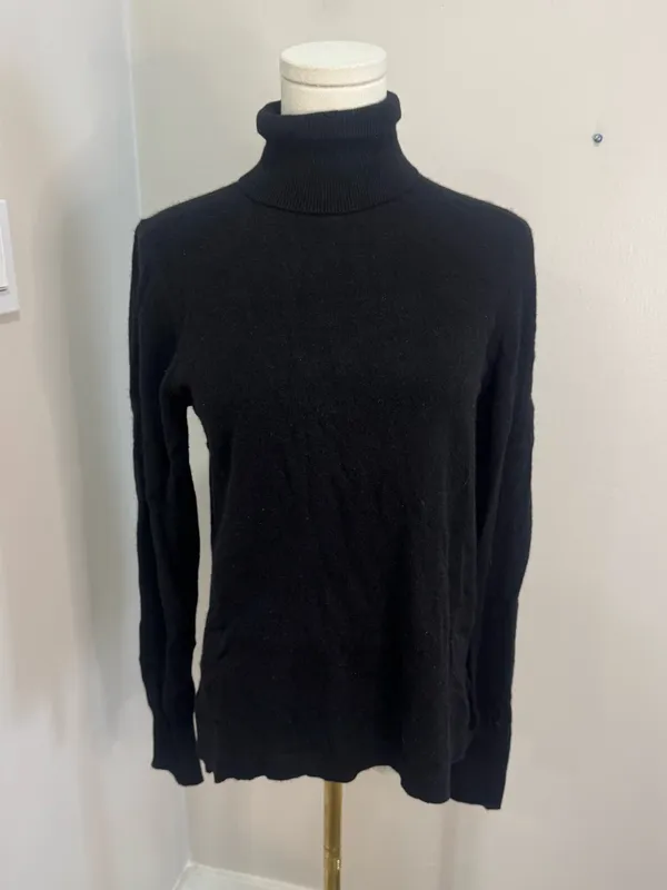 J.‎ Crew Everyday 100% cashmere turtleneck sweater Medium - Image 2