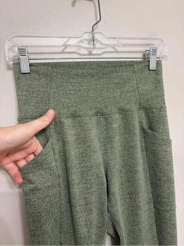 REI Co-Op Women’s High Rise Pocket Ankle Leggings in Textured Green - Size M - Image 3