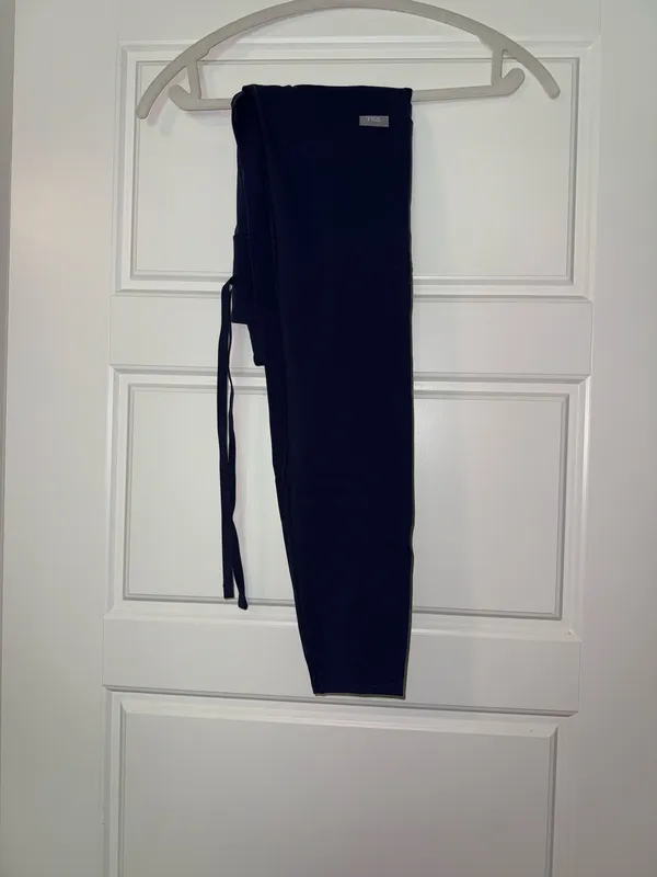 Figs High-Waisted Seville Scrub Leggings Navy - Image 6