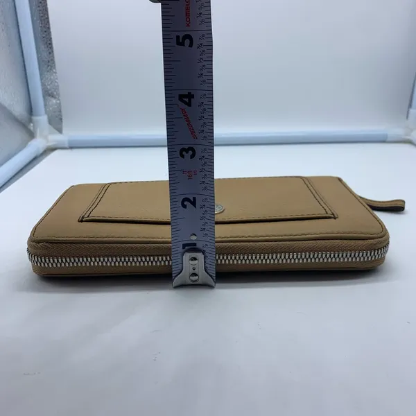 Coach tan and brown leather zip around wallet - Image 9