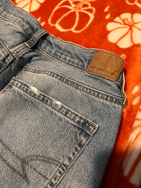 American Eagle outfitters dad fit baggy jeans - Image 9