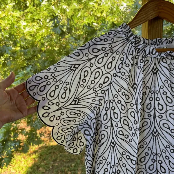 LOFT Women's Brown And White Geometric Print Flutter Sleeve Blouse Size S. NEW - Image 3
