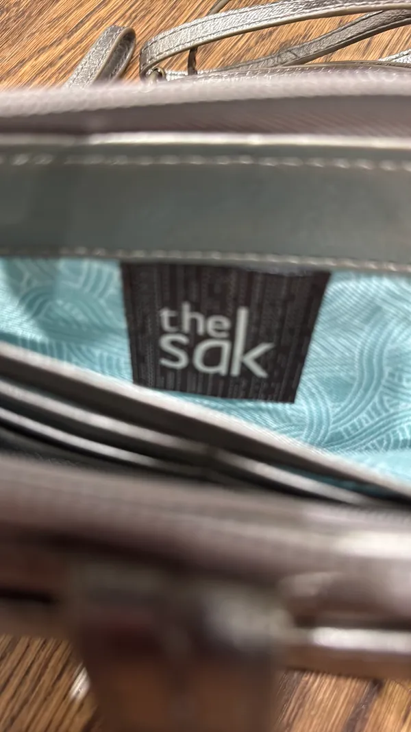 The Sak Iris Smartphone Wallet Leather Convertible Crossbody - Image 3