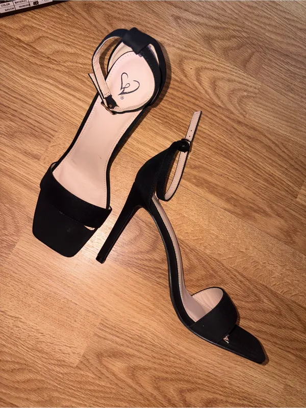 NIB-Windsor BOBO-2 heels with ankle strap - Image 2