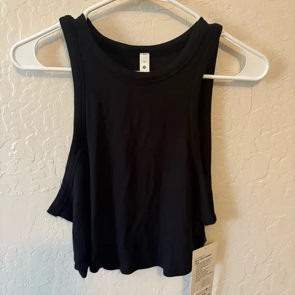 Lululemon Hold Tight Cropped Tank Top Size 12 NWT Black. - Image 2