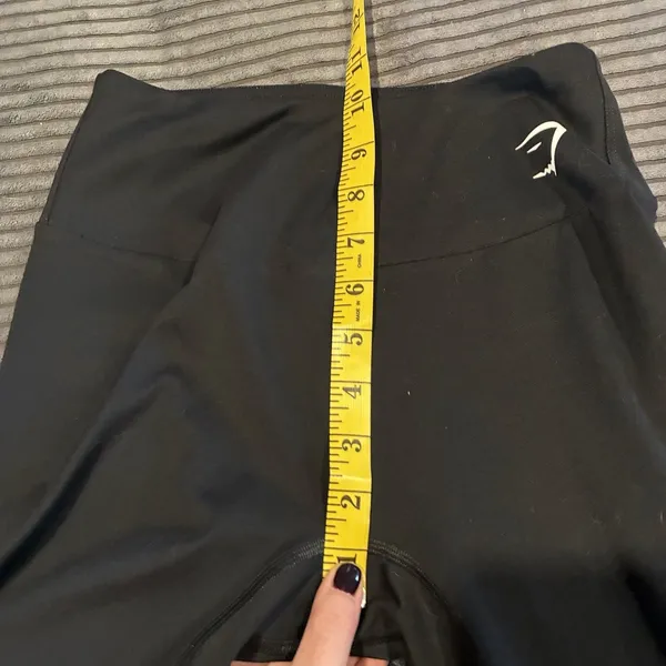 Gymshark Black High-Rise Leggings no front seam 7/8 length Size Small EUC - Image 3