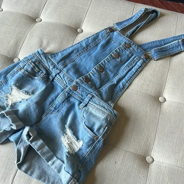 Tinseltown Light Wash Distressed Denim Overall Shorts‎ Size XS - Image 3