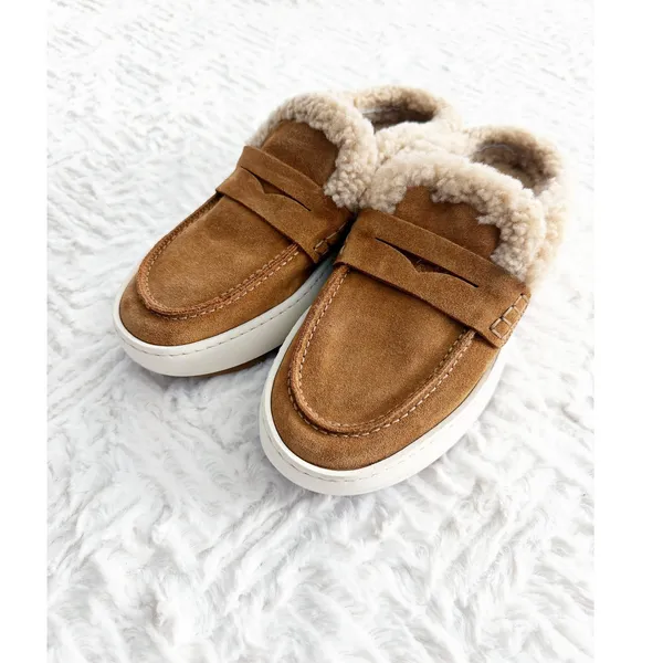 Aquatalia Amata Shearling Platform Loafer Mules in Camel Cozycore Minimalist - Image 2