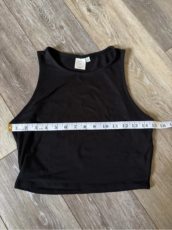 Live In The Moment Women’s Black Cropped Tank Top - Image 5