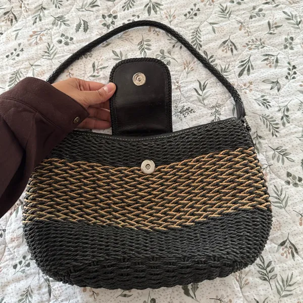 Brighton Sydney Black Tan Straw Handbag Heart Charm - Image 6