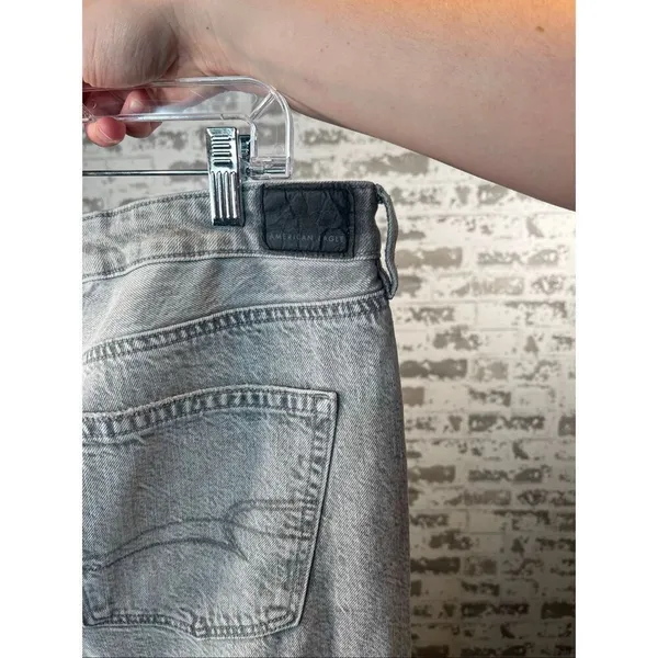 American Eagle | women mom straight jean distressed gray denim - Image 4