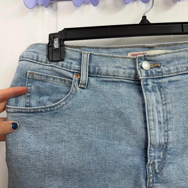 Signature by Levi Strauss light wash‎ heritage high rise Bermuda denim shorts 12 - Image 2