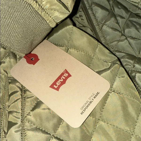 NWT Levi's Women's Diamond Quilted Bomber Jacket Olive Tree Small - Image 9