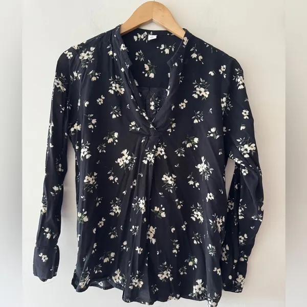 Old Navy Black‎ Floral Printed V Neck Top - Image 2