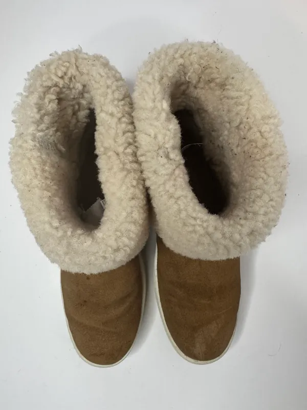 UGG Mika Classic Sneaker Boots Size 6.5 - Image 3