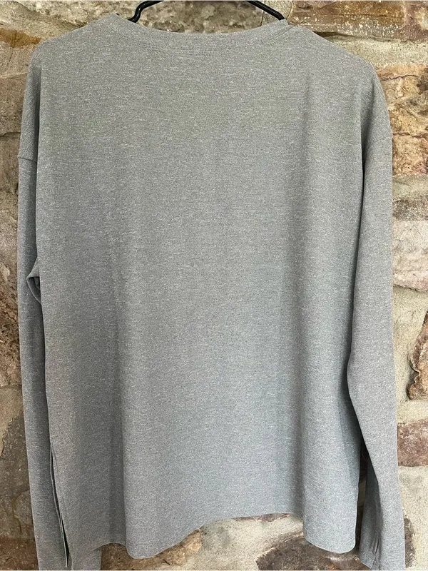 NWT Halara Gray Relaxed Fit Henley with thumb holes size xs - Image 2