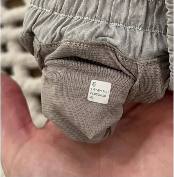 Lululemon Size 6 Shorts - Image 3