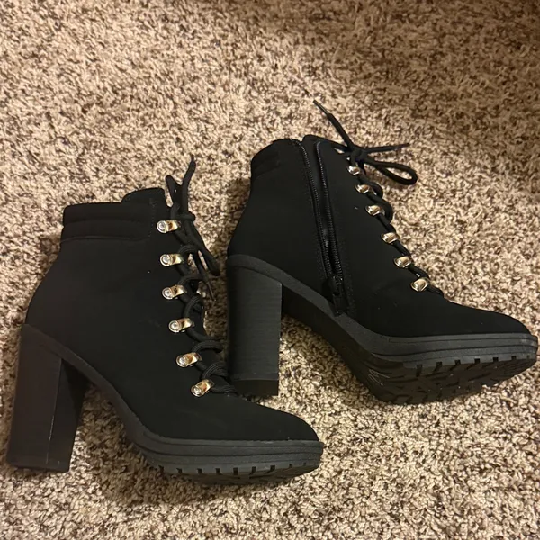 Elegant Black Lace-Up Heeled Boots - Image 3