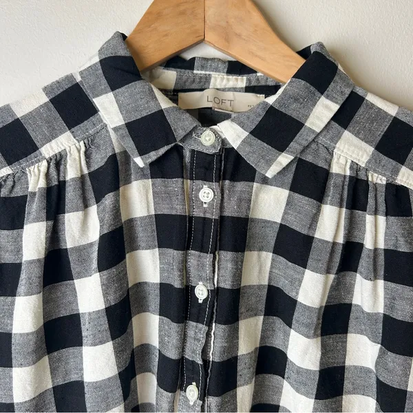 Loft Black and White Checkered Wonen’s Button Down Cap Sleeve Shirt Medium Petite - Image 3