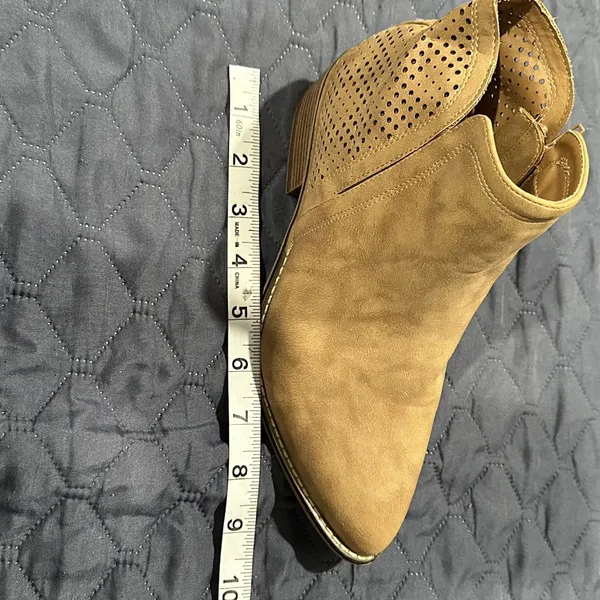 madden Women’s shoes ankle Boots heels beige tan zip up size 6.5 suede - Image 7