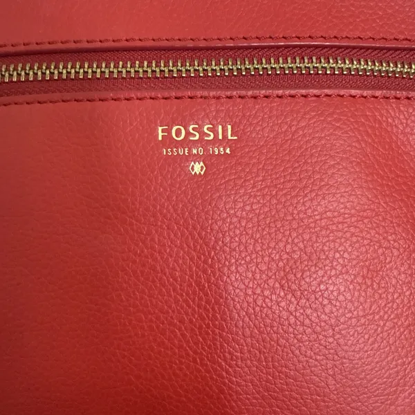 FOSSIL Red Pebble Leather Messenger Medium Crossbody/Shoulder Bag Key Charm - Image 2
