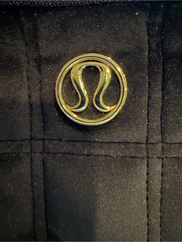 Lululemon Quilted Velour Camera Bag 2L Black Gold Fanny Pack Waist Bag - Image 2