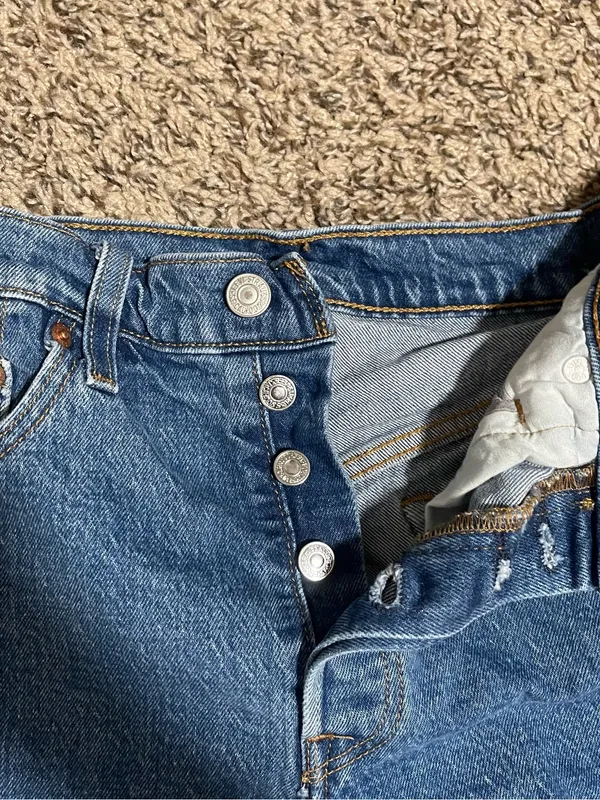 Levi’s 501 Jeans Short women Size 28 - Image 2