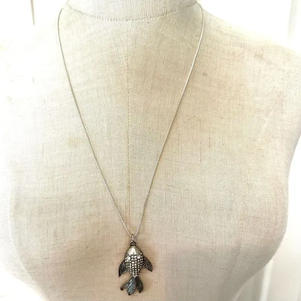 Vintage silver tone fish rhinestone pendant necklace - Image 6