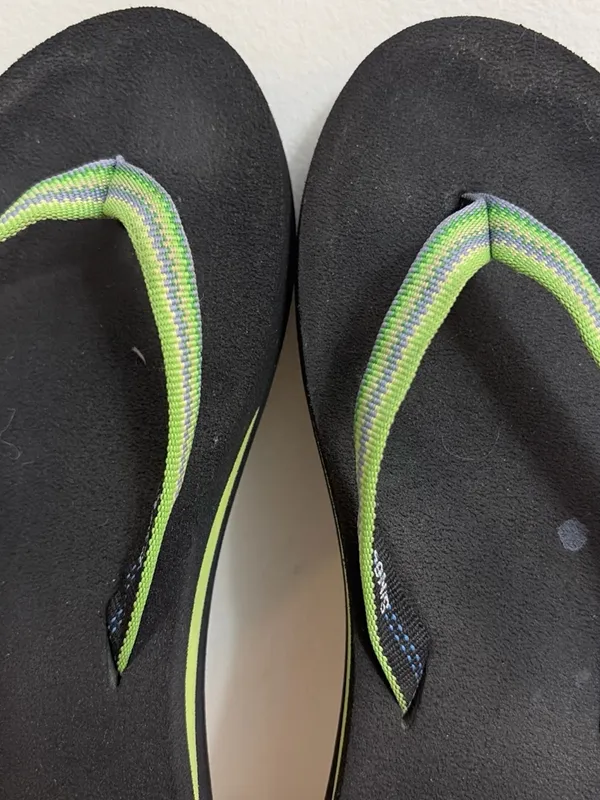 Teva women’s black/green flip flops size 6 - Image 2