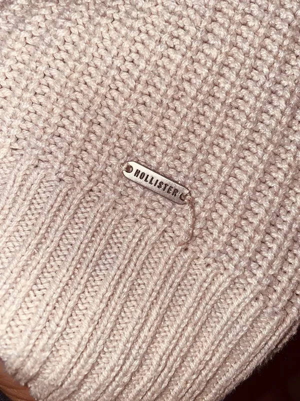 Hollister sweater cream size small - Image 3