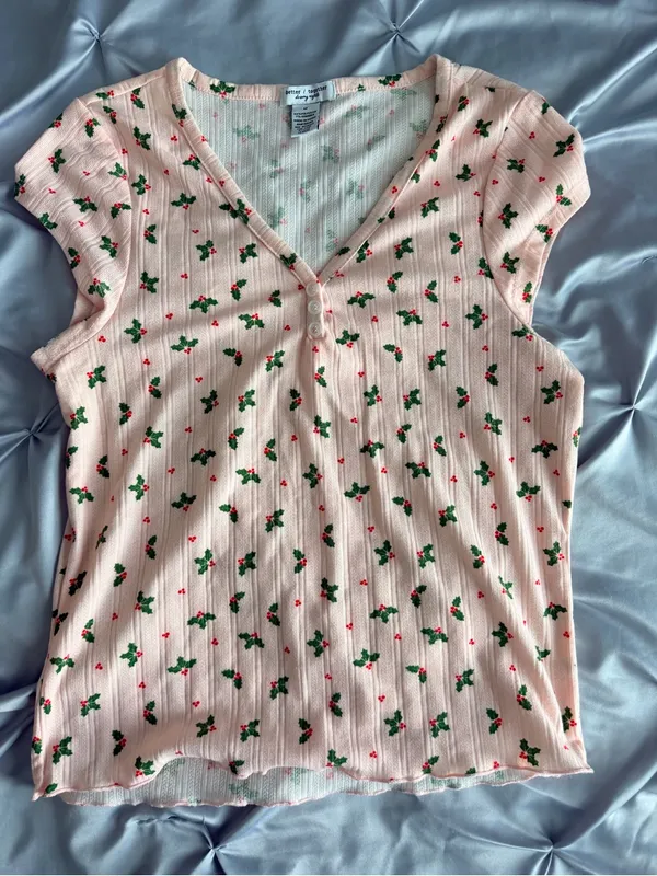 Women’s Pink Ribbed Holiday Pajama Set with Holly Print - Image 2