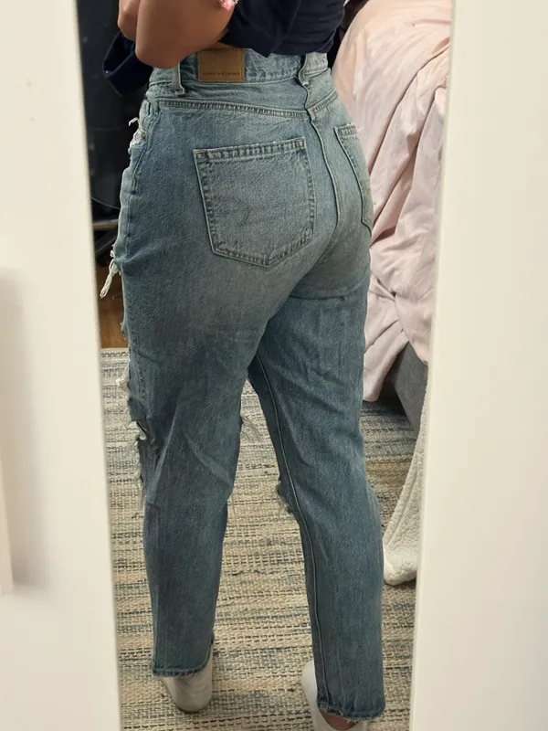 American Eagle highest rise ripped mom jean - Image 2